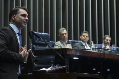 Centrão se vê contrariado com pré-candidatura de Flávio Bolsonaro e estuda chapa ‘puro sangue’ em 2026