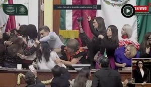 Deputadas brigam com socos e puxões de cabelo no México