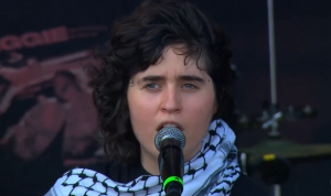 Revelação, Sophia Chablau prega liberdade na música