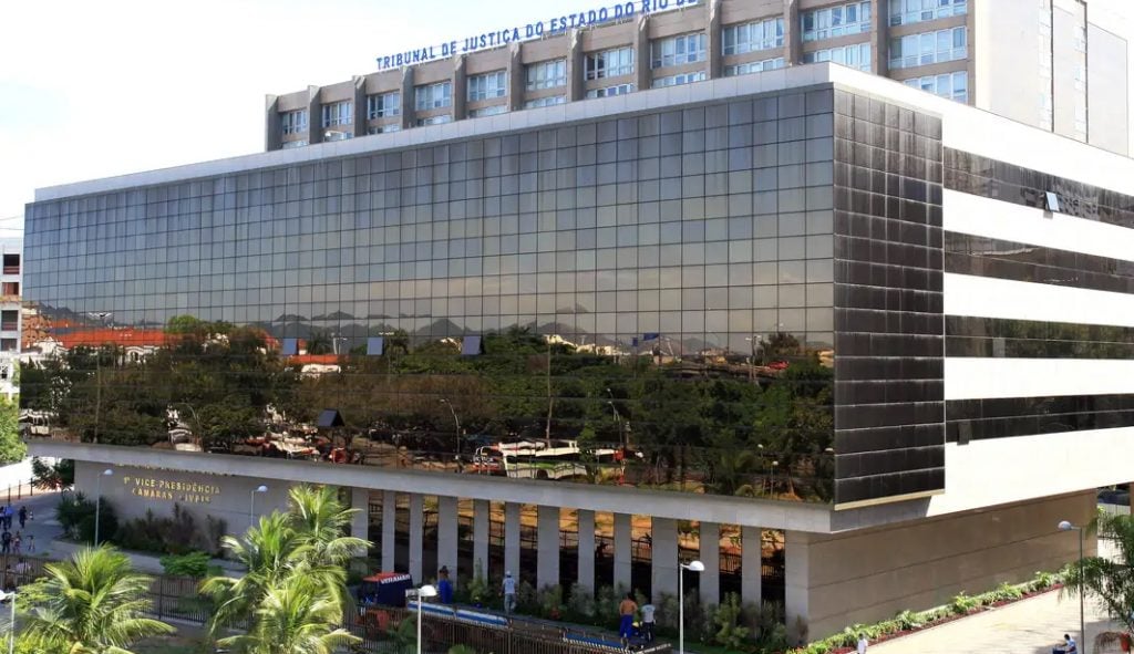 Justiça do Rio proíbe homem de fazer ‘exorcismos’ contra vizinha espírita