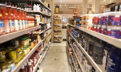 Inflação desacelera em novembro e volta ao teto da meta após mais de um ano