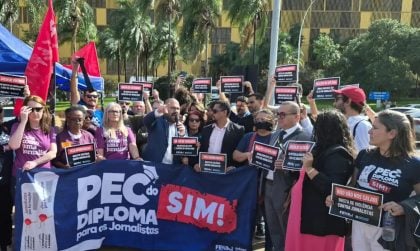 Jornalistas fazem ato contra censura e agressões na Câmara