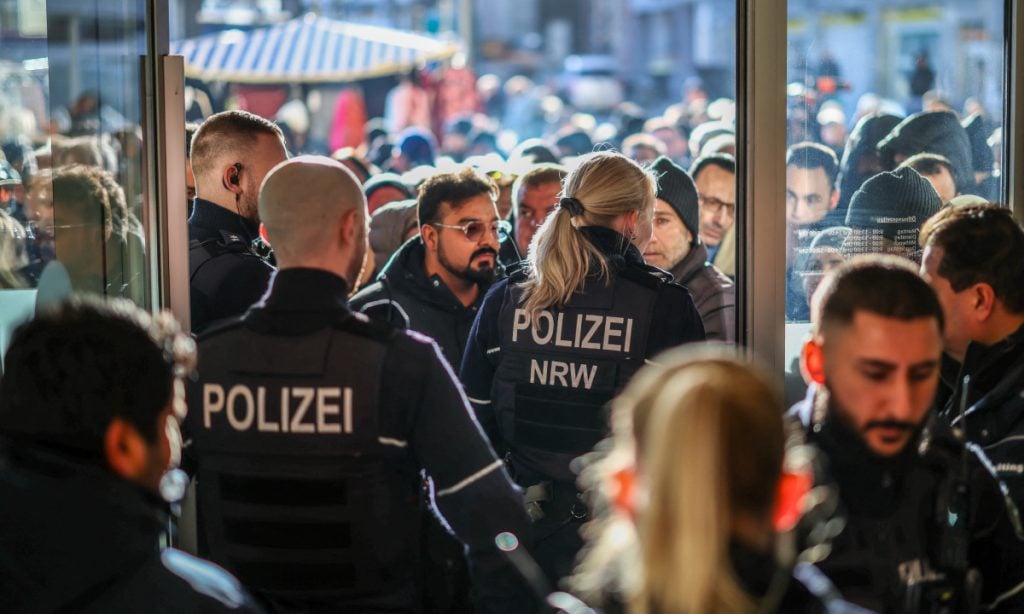 Ladrões usam furadeira para roubo milionário em banco alemão