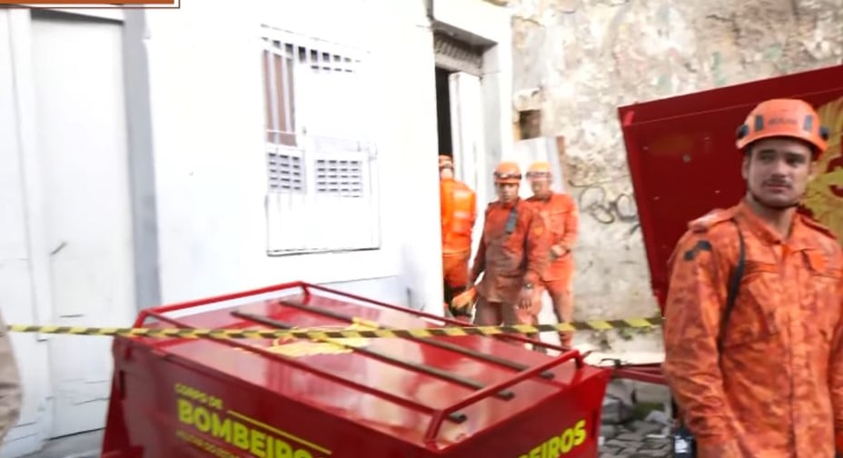 Casarão desaba no bairro do Catete, no Rio, e deixa feridos