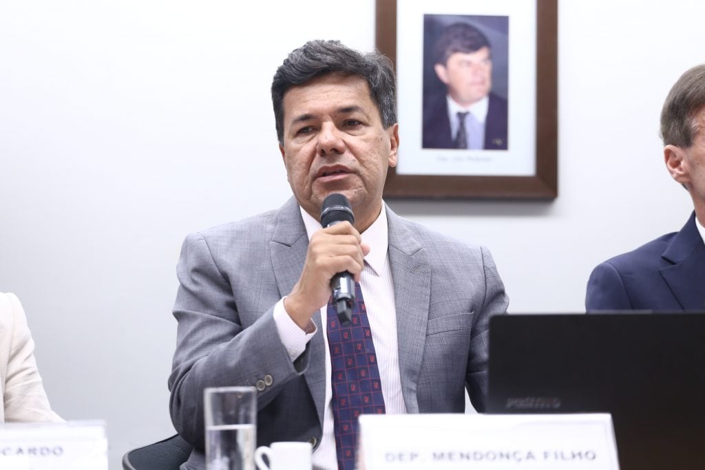 Mendonça apresenta parecer, mas PEC da Segurança fica para a semana que vem
