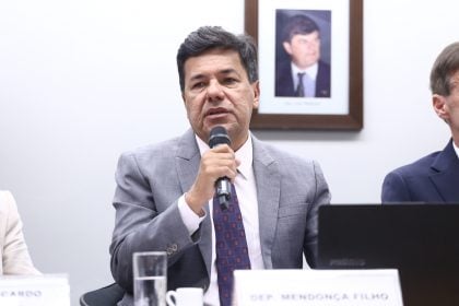 Mendonça apresenta parecer, mas PEC da Segurança fica para a semana que vem
