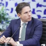 Motta anuncia transição de um ano para o fim da escala 6×1 e sela acordo com Lula