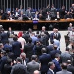 Em votação durante a madrugada, Câmara aprova projeto para reduzir a pena de Bolsonaro