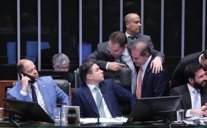 Como votou cada deputado no projeto que reduz a pena de Bolsonaro