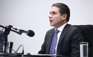 ‘Encruzilhada’: Hugo Motta se vê sem opções diante da ordem de Moraes para cassar Carla Zambelli