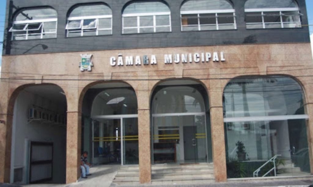 Vereadores da Grande SP aprovam aumento de 70% no salário de secretários do município