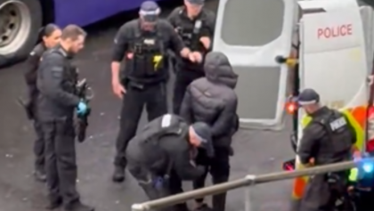 Homem é preso após ataque com gás de pimenta em aeroporto de Londres