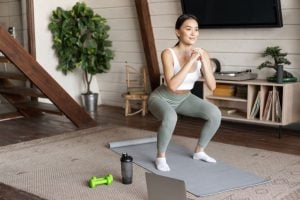 5 exercícios sem equipamentos para manter a massa muscular durante as férias