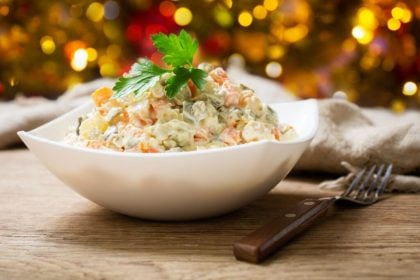 Receitas de Natal: veja como fazer lombo com abacaxi e maionese de salada russa