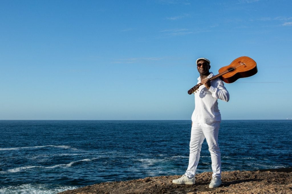 Vidal Assis canta Elton Medeiros: ‘Coloca o negro em um lugar decolonial’