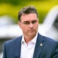 OAB pede a Moraes que assegure comunicação entre Flávio e Jair Bolsonaro