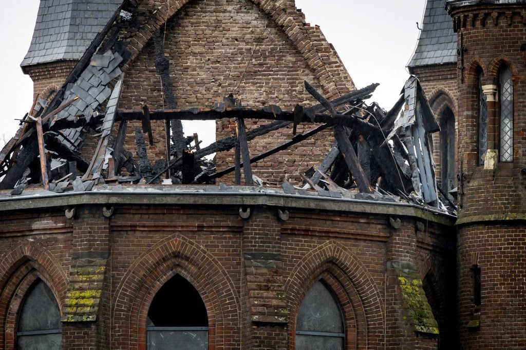 Incêndio destrói igreja em Amsterdã durante comemorações do Ano Novo