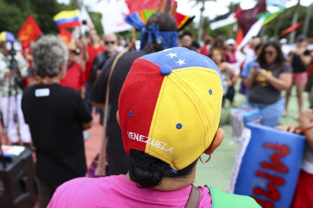 Embaixada dos EUA pede cautela a americanos no Brasil durante protestos contra ação na Venezuela