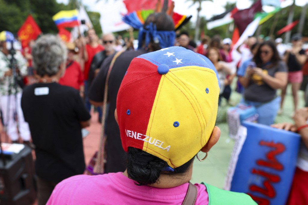 Embaixada dos EUA pede cautela a americanos no Brasil durante protestos contra ação na Venezuela