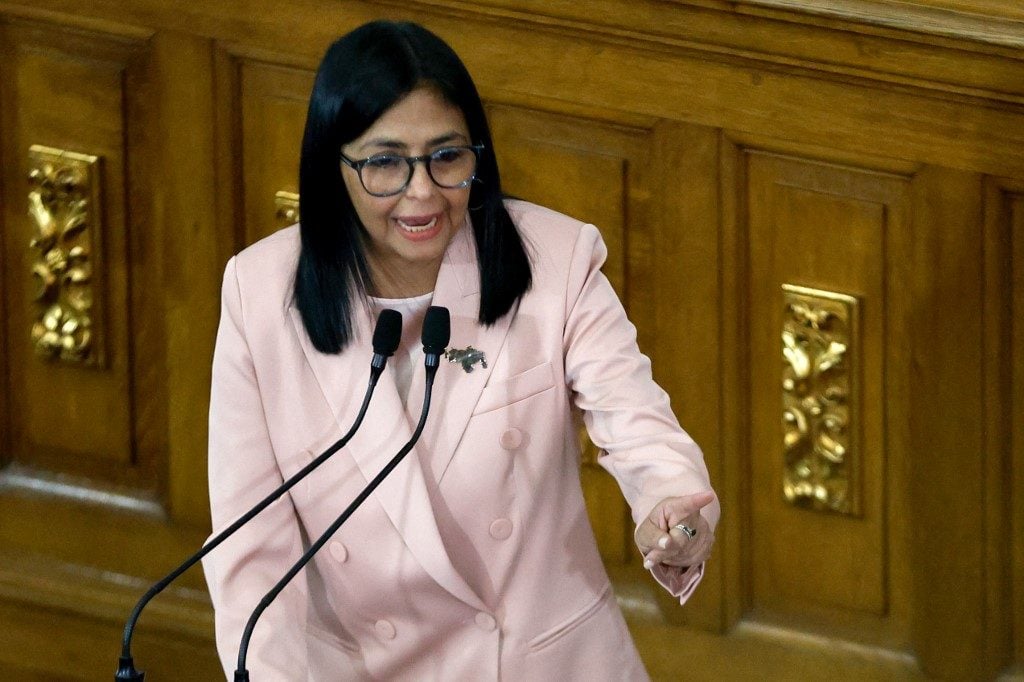 Há uma mancha na relação com os EUA, diz presidenta interina da Venezuela
