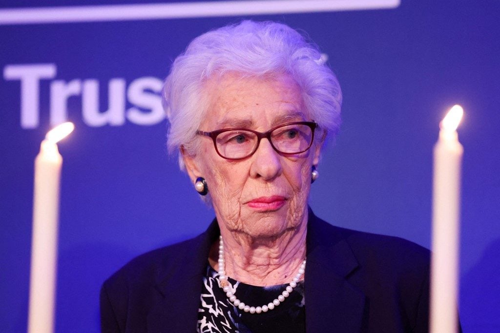Morre Eva Schloss, sobrevivente de Auschwitz e meia-irmã de Anne Frank