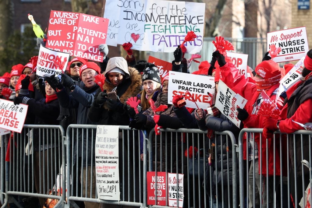 Cerca de 15 mil enfermeiros entram em greve em Nova York
