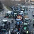 Agricultores fazem filas de tratores em protesto contra acordo UE-Mercosul em Paris