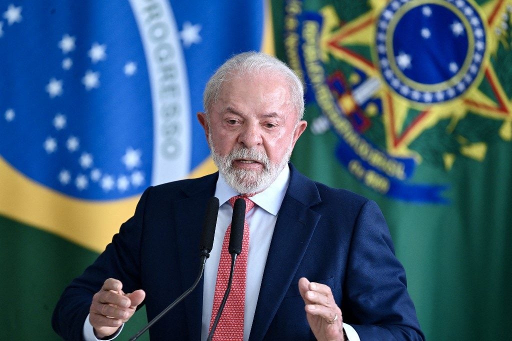 Lula assina MP com reajuste de 5,4% no piso salarial dos professores