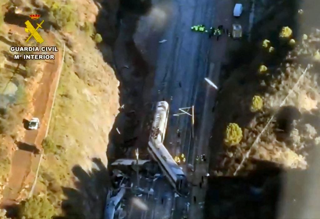 Número de mortos em acidente ferroviário do sul da Espanha sobe para 45