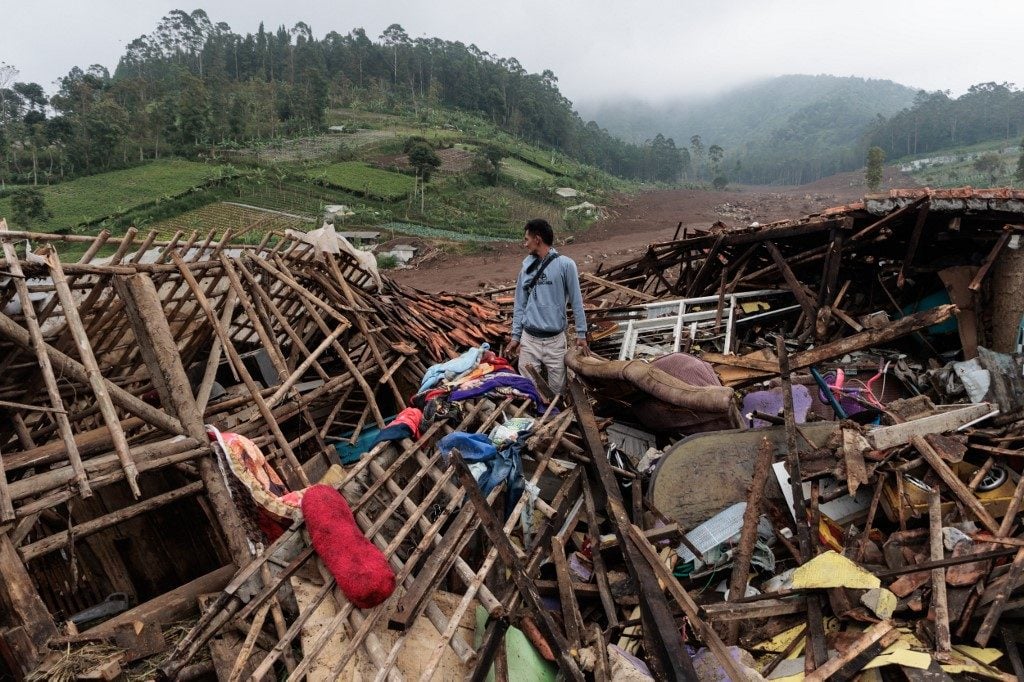 Deslizamento na Indonésia causa pelo menos 17 mortes