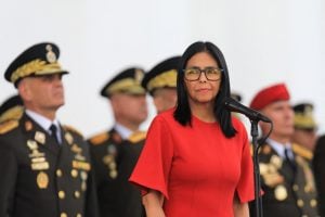 Militares e policiais da Venezuela juram lealdade à presidenta interina