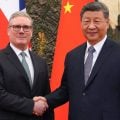 Keir Starmer e Xi Jinping defendem aproximação entre Reino Unido e China diante das turbulências mundiais