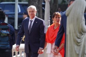 Presidente eleito do Chile visita megaprisão de El Salvador para estudar modelo