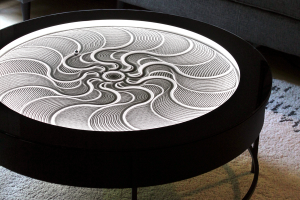 Mesa com arte cinética: design que muda como você quiser