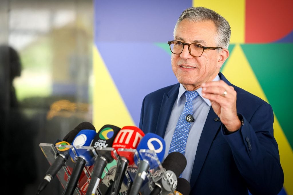 Brasil enviará 40 toneladas de insumos médicos à Venezuela, anuncia Padilha