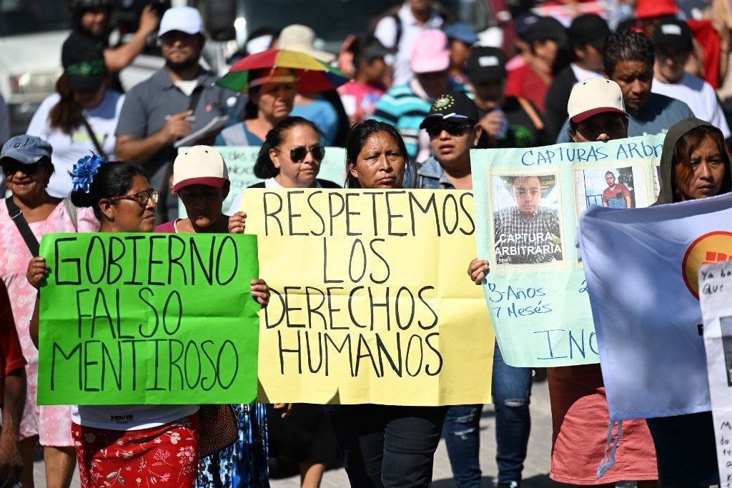 Salvadorenhos marcham contra o regime de exceção de Nayib Bukele