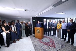 Em evento do 8 de Janeiro, Fachin diz que democracia está em crise e enaltece atuação de Moraes