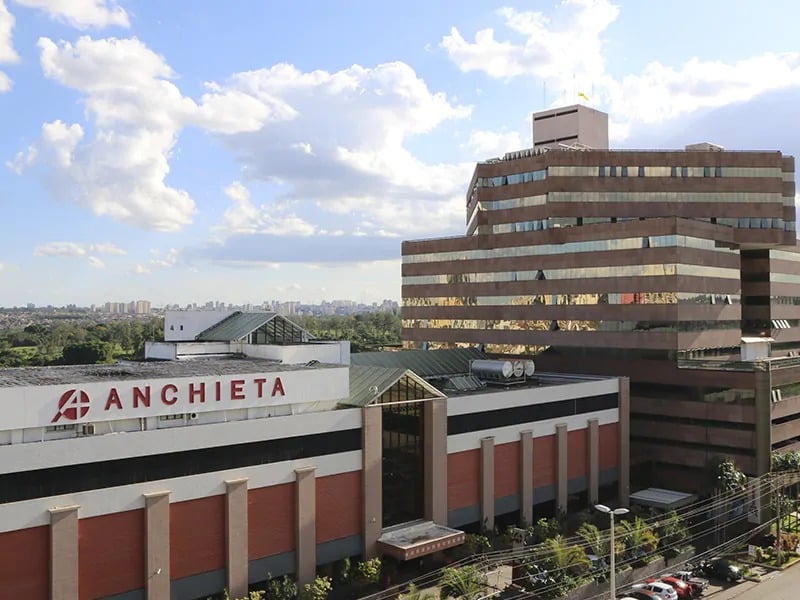 Técnicos de enfermagem apresentam versões divergentes em investigação sobre mortes na UTI do DF