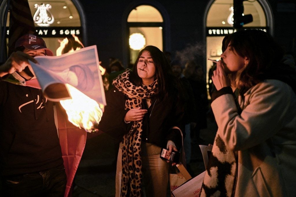 ‘Mantenham os protestos, a ajuda está a caminho’, diz Trump sobre o Irã