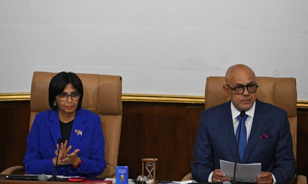 Chefe do Parlamento da Venezuela promete usar 'todos os meios' disponíveis para 'trazer de volta' Maduro