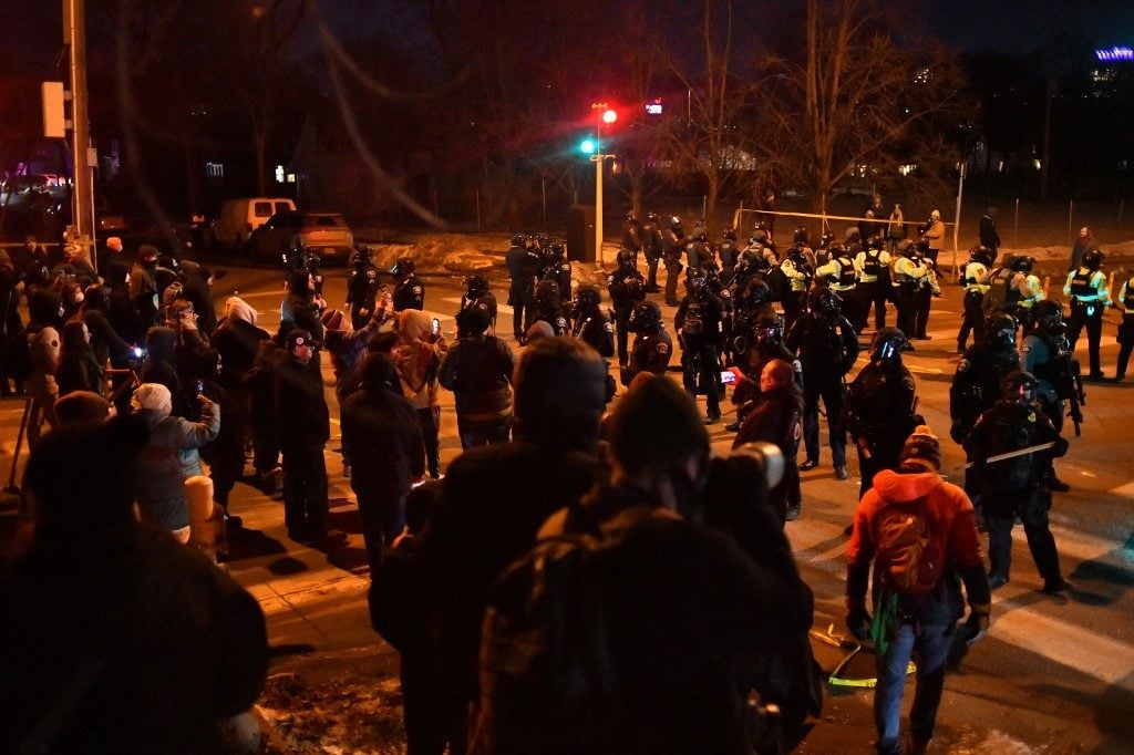 Trump ameaça mobilizar militares em resposta aos protestos em Minnesota