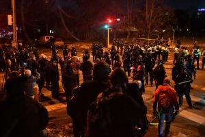 Trump ameaça mobilizar militares em resposta aos protestos em Minnesota