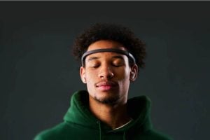 Headbands neurais avançam no cotidiano ao traduzir sinais do cérebro