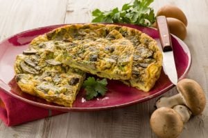 Omelete de forno: 5 receitas leves e ricas em proteínas para o almoço