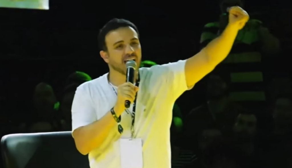 Partido do MBL apela ao TSE para proibir escola de samba de cantar ‘olê, Lula’