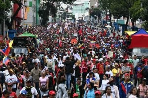 Milhares protestam em Caracas pela libertação de Maduro