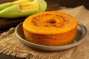 8 receitas de bolos sem glúten fáceis de fazer