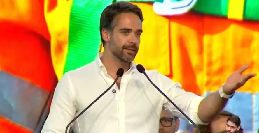 Eduardo Leite é vaiado durante evento com Lula e ironiza: ‘Este é o amor que venceu o medo?’