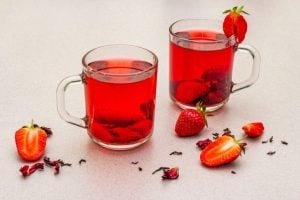 Chá de hibisco: 8 receitas para ajudar a emagrecer