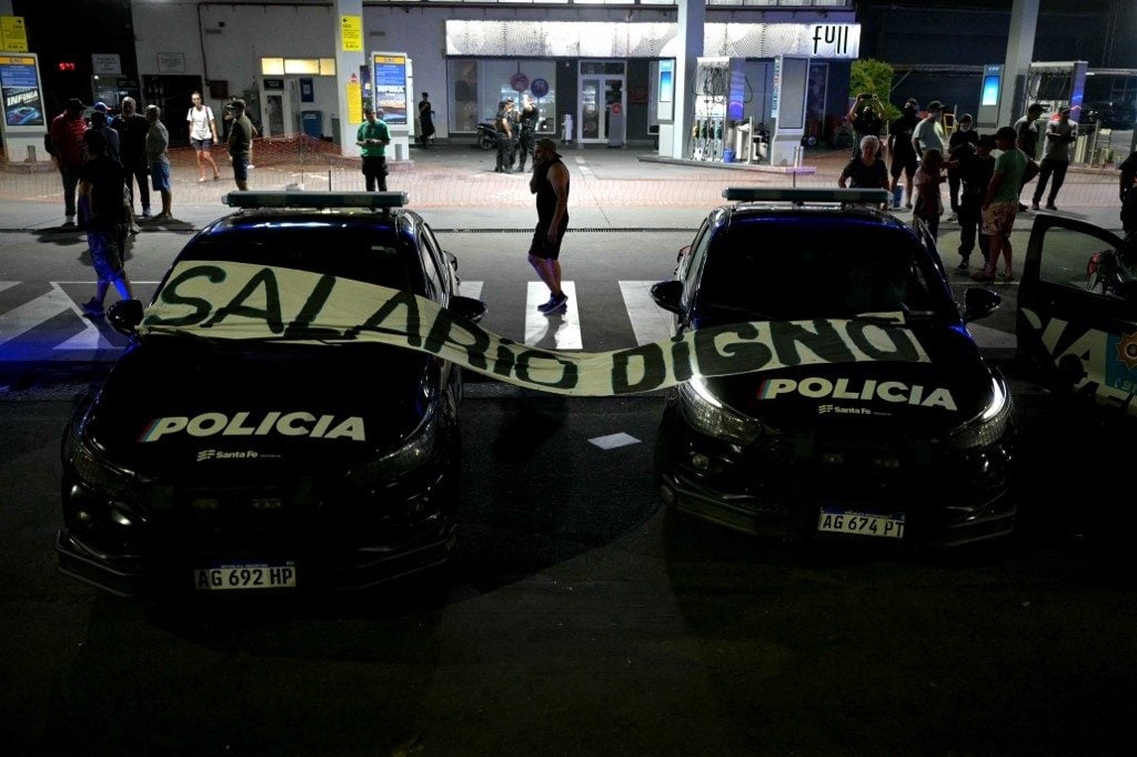 Policiais protestam na Argentina por melhores salários e atenção à saúde mental